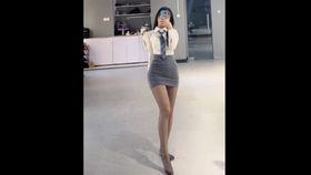 丝袜附身美女,美女生机盎然的神秘附身之旅